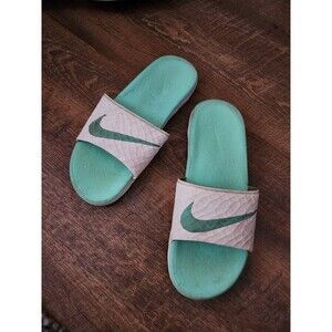 Womens 9 Nike solarsoft slides